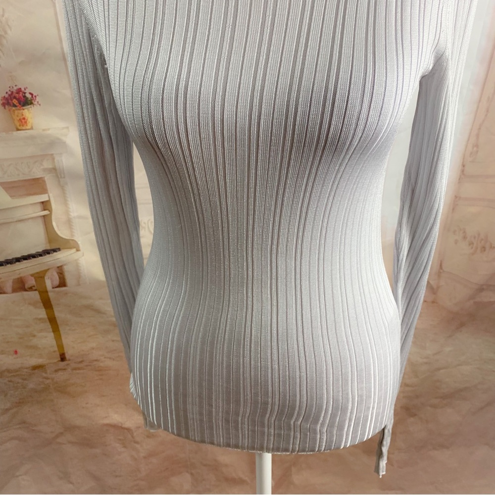 VINCE Ribbed Crew Silver Top - Picture 10 of 14